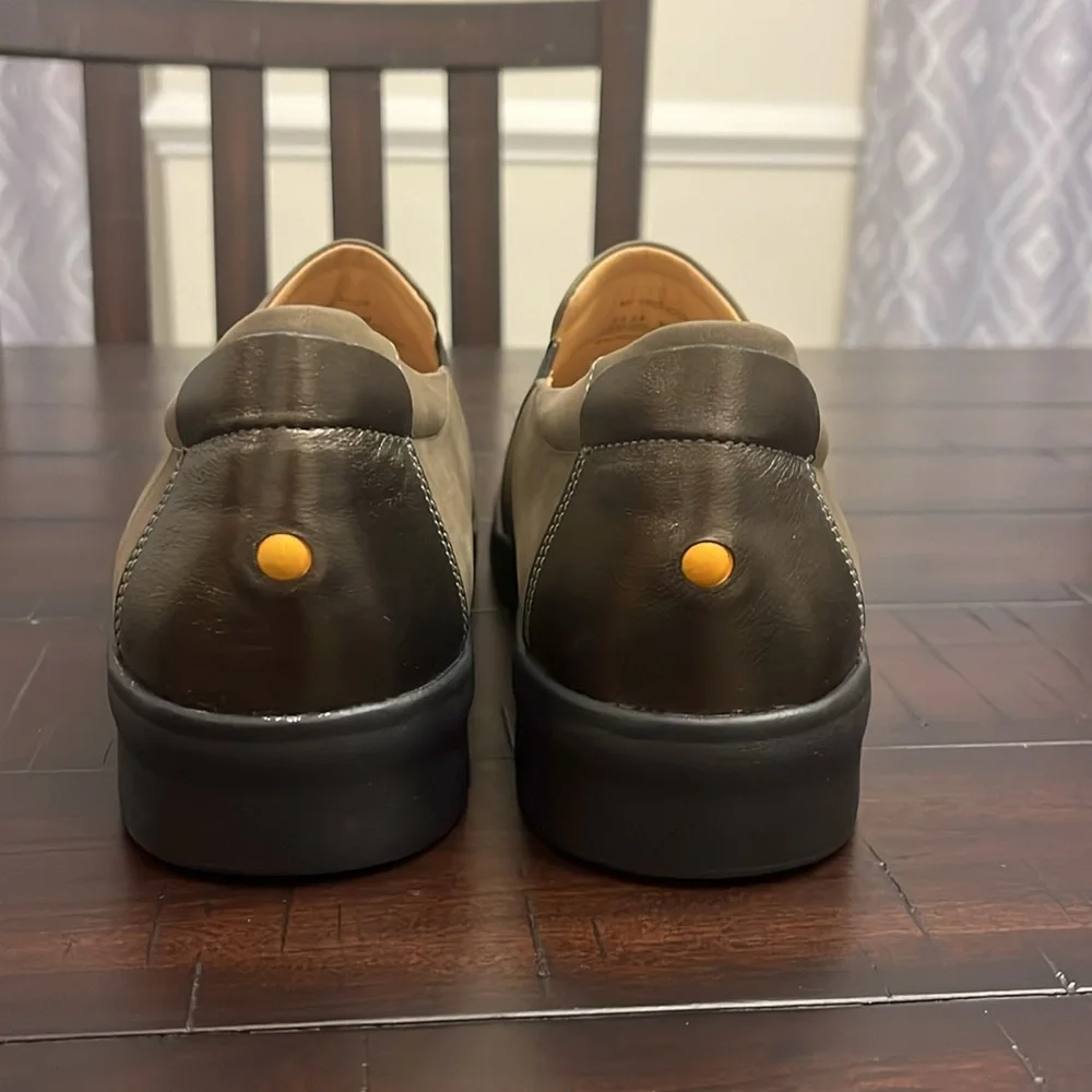 Samuel Hubbard Marin Slip-On Shoes Taupe Nubuck Brazil Women’s Size 9.5 W Wide